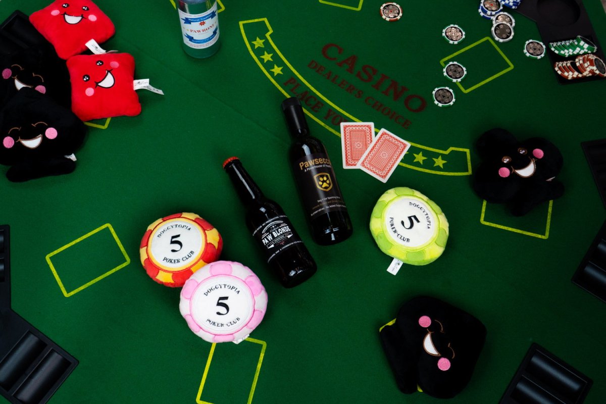 DoggyTopia Poker Club - Poker Chips Dog Toy Pink - Plush Toys from Sale at DoggyTopia